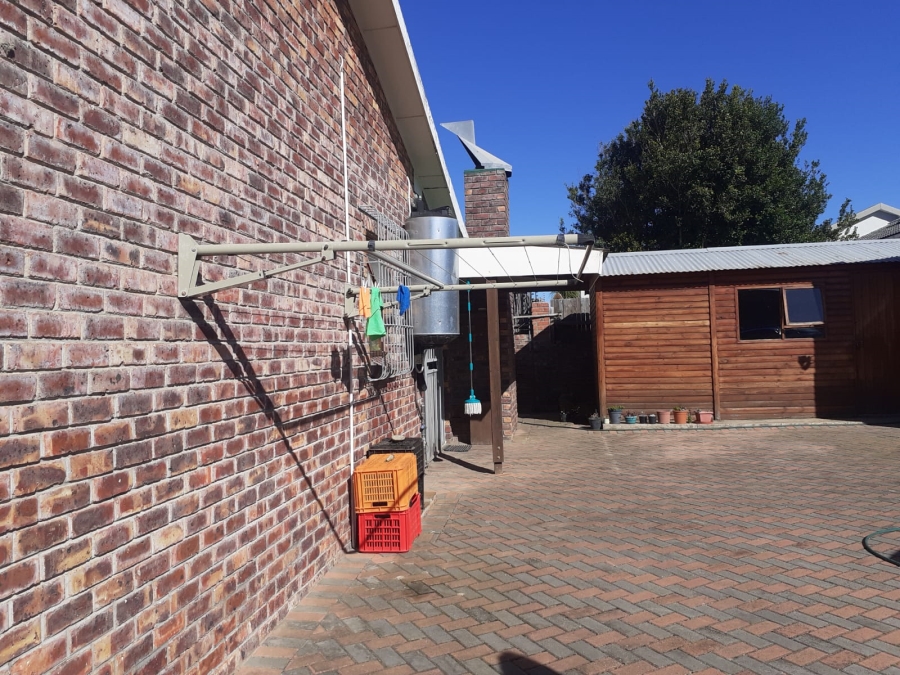 To Let 3 Bedroom Property for Rent in Wavecrest Eastern Cape
